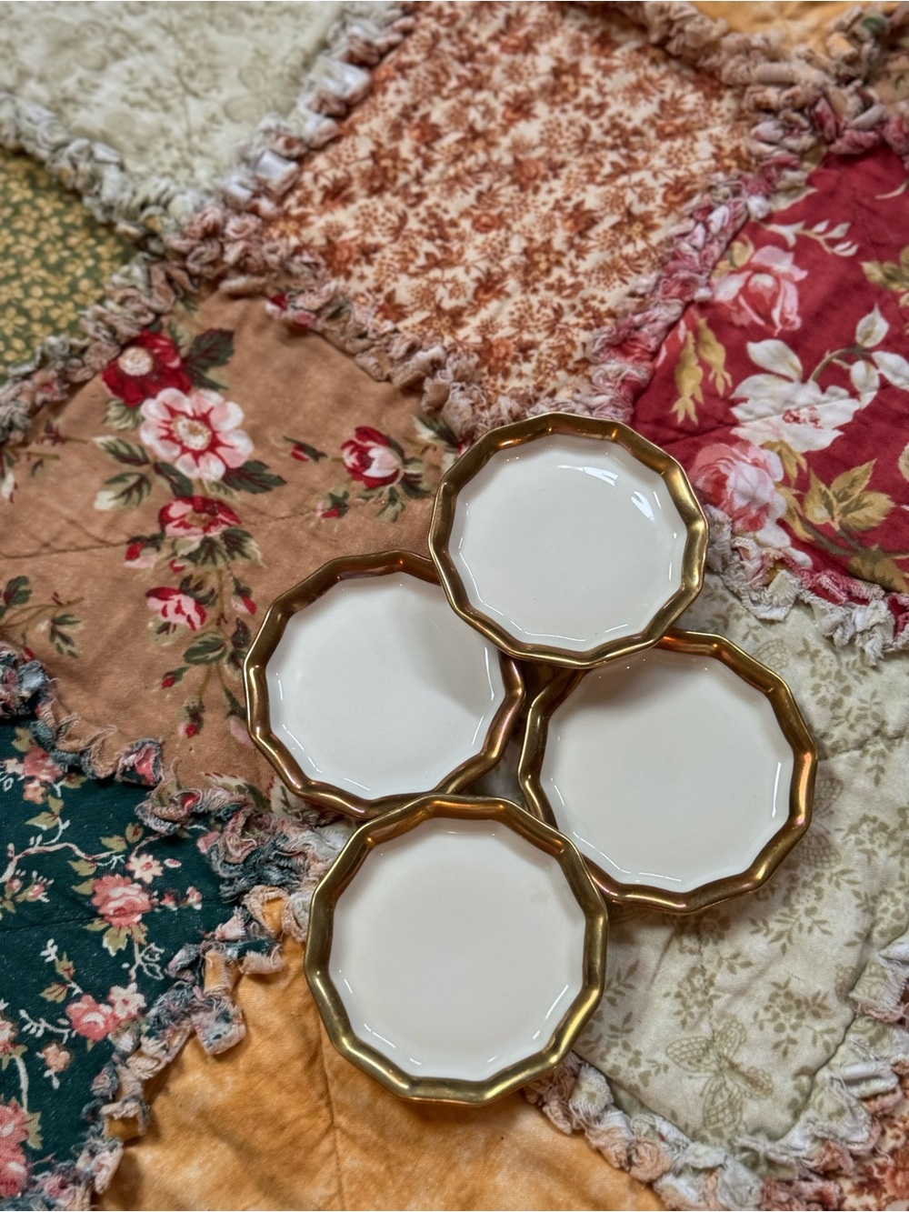 Cream Ceramic Octagonal Coaster Set with Gold Rim - Picture 5 of 5